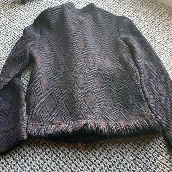 Vintage Sweater Reminiscent of Chanel! - Picture 13 of 16